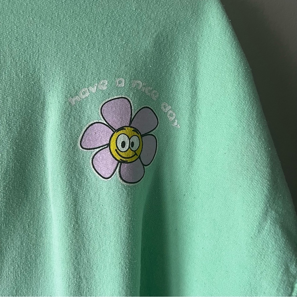 Urban Outfitters Mint Green “Have a Nice Day” Daisy Graphic Hoodie Size S/M - Picture 2 of 5